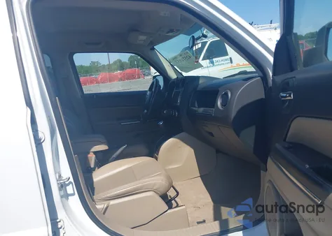 2014 Jeep Patriot Limited z USA, uszkodzony, nr VIN 1C4NJRCB5ED928469